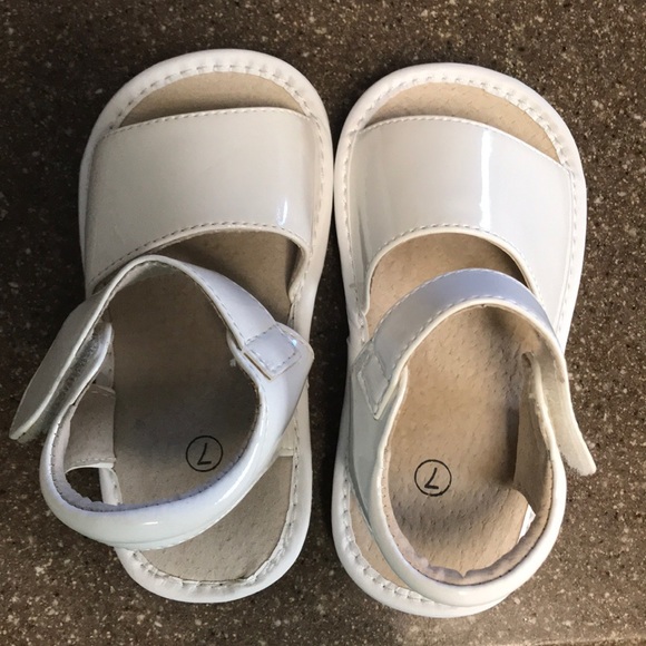 Patent leather squeaky sandals - Picture 2 of 7